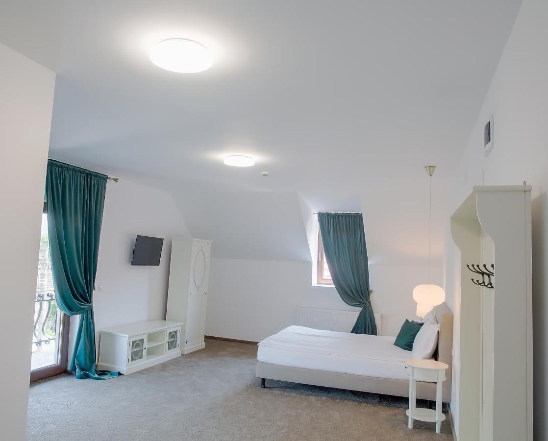 Hotel La Fontaine à Hunedoara Chambre photo