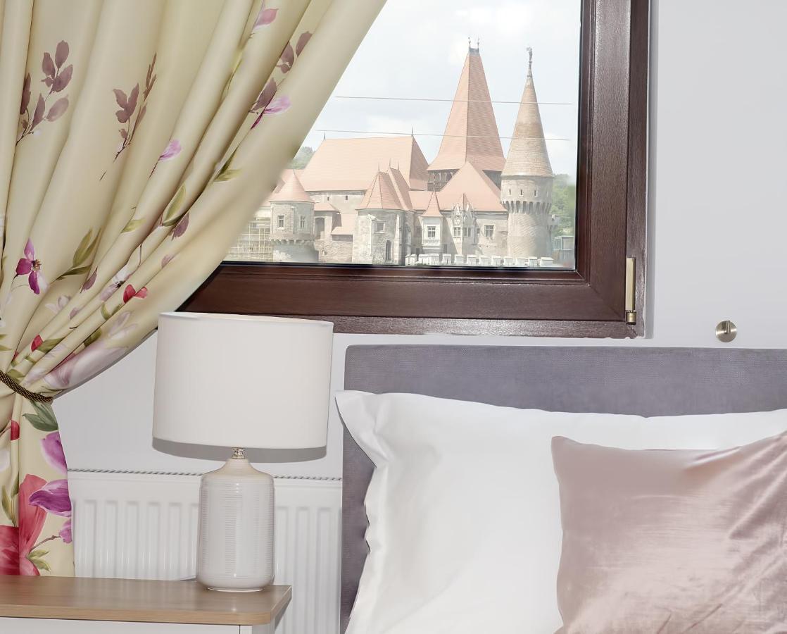Hotel La Fontaine à Hunedoara Extérieur photo