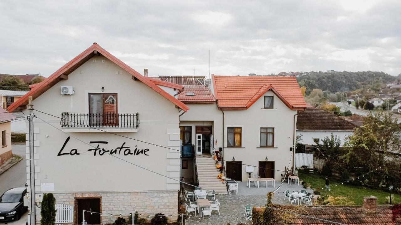 Hotel La Fontaine à Hunedoara Extérieur photo