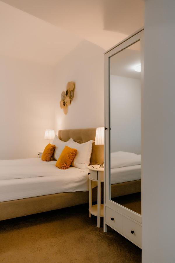 Hotel La Fontaine à Hunedoara Extérieur photo