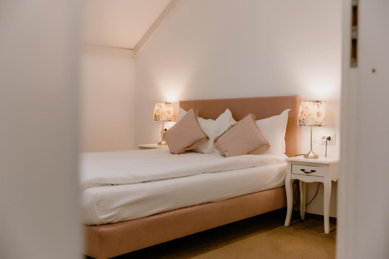 Hotel La Fontaine à Hunedoara Extérieur photo
