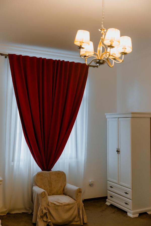 Hotel La Fontaine à Hunedoara Extérieur photo