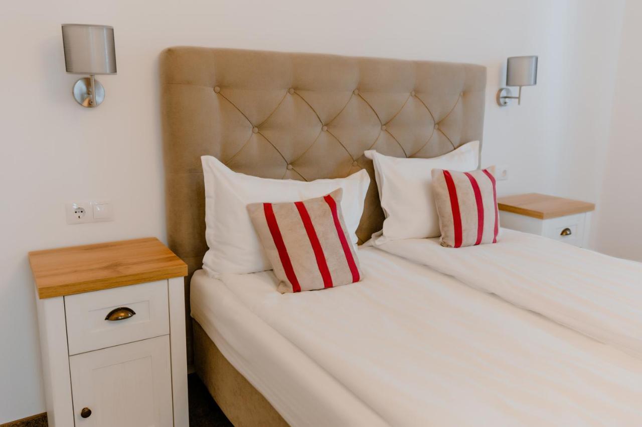 Hotel La Fontaine à Hunedoara Extérieur photo