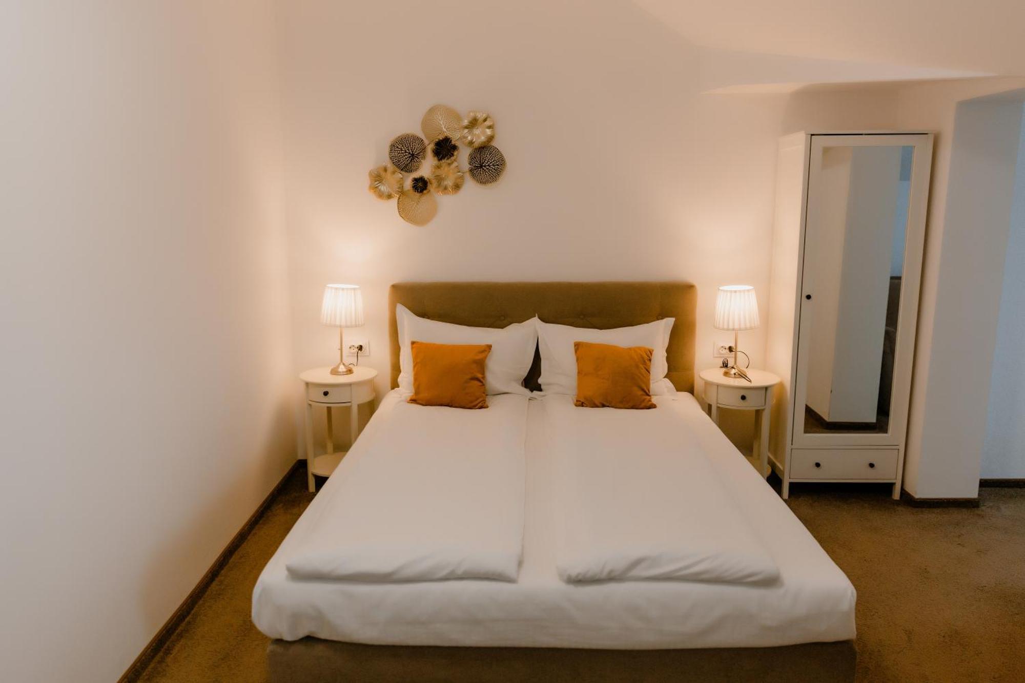 Hotel La Fontaine à Hunedoara Extérieur photo